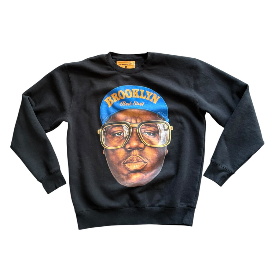 BIGGIE BED-STUY RUNNING HAT (KNICKS) CREWNECK SWEATSHIRT (BLACK)
