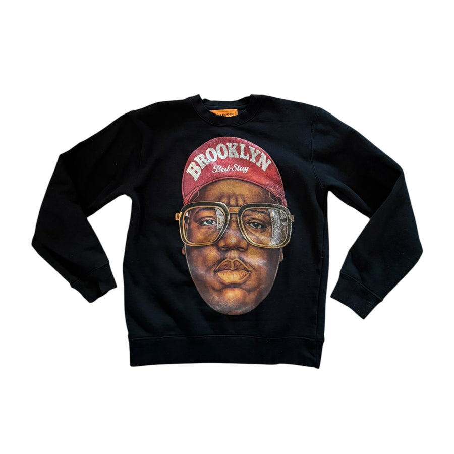 BIGGIE BED-STUY RUNNING HAT (RED) CREWNECK SWEATSHIRT (BLACK)