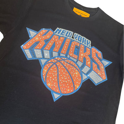 KNICKS RHINESTONE TEE (BLACK)